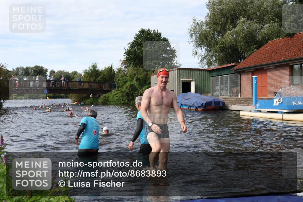 31.08.2025 - Elbe Triathlon Hamburg Luisa Fischer http://msf.ph/oto/8683893 31.08.2025 10:21:01 Schwimmen 1132, 1184, 1241, 1245 meine-sportfotos.de