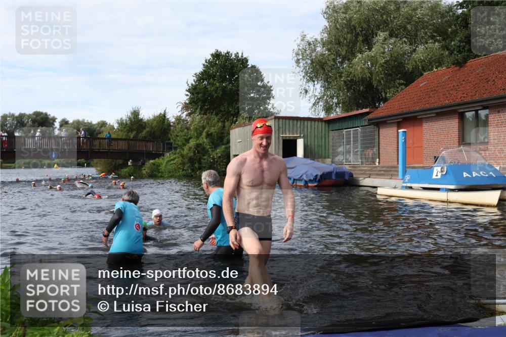 31.08.2025 - Elbe Triathlon Hamburg Luisa Fischer http://msf.ph/oto/8683894 31.08.2025 10:21:01 Schwimmen 1132, 1184, 1241, 1245 meine-sportfotos.de