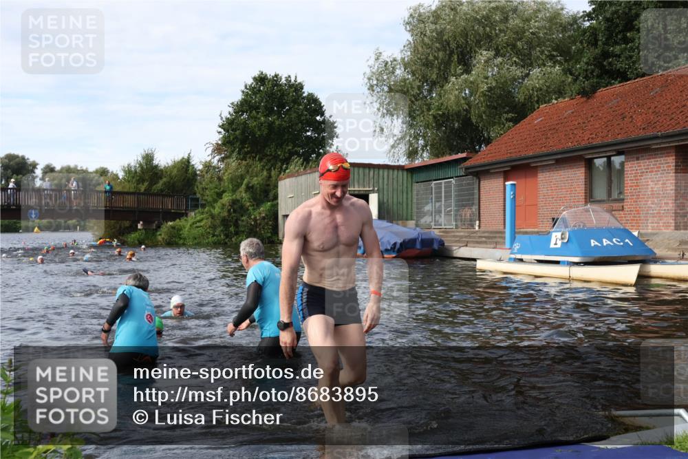 31.08.2025 - Elbe Triathlon Hamburg Luisa Fischer http://msf.ph/oto/8683895 31.08.2025 10:21:01 Schwimmen 1132, 1184, 1241, 1245 meine-sportfotos.de