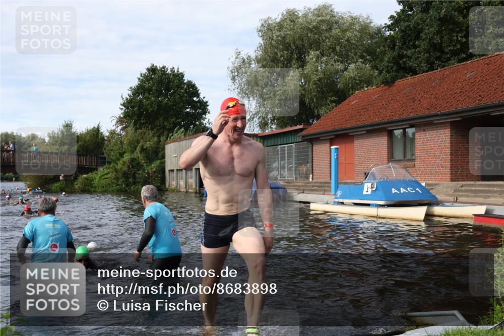 31.08.2025 - Elbe Triathlon Hamburg Luisa Fischer http://msf.ph/oto/8683898 31.08.2025 10:21:02 Schwimmen 1132, 1184, 1245 meine-sportfotos.de