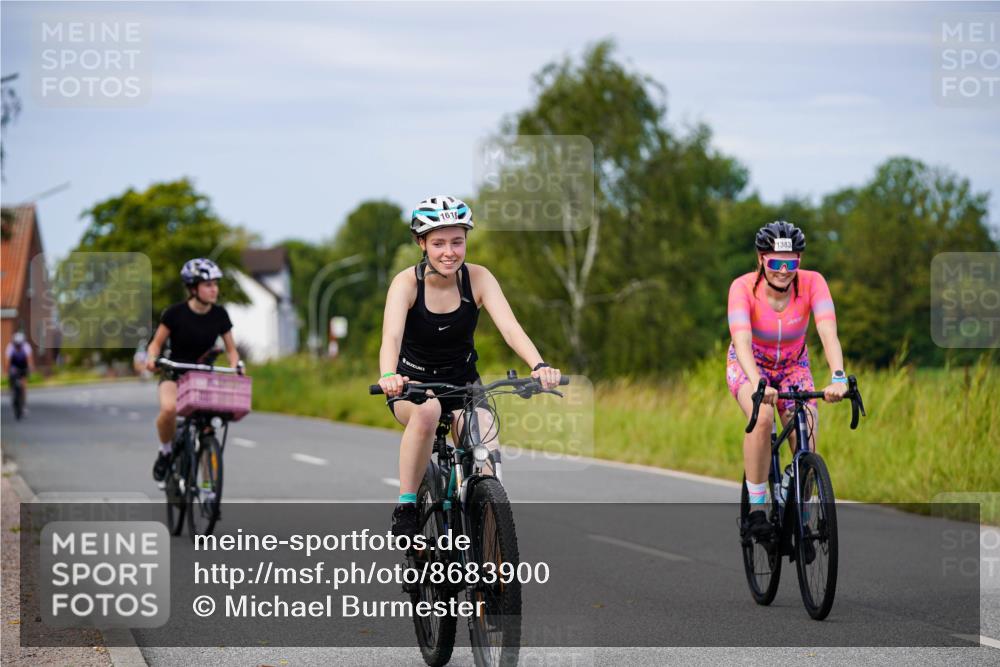 31.08.2025 - Elbe Triathlon Hamburg Michael Burmester http://msf.ph/oto/8683900 31.08.2025 11:15:04 Radfahren 1383, 1616, 1617 meine-sportfotos.de