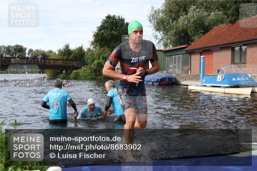 31.08.2025 - Elbe Triathlon Hamburg Luisa Fischer http://msf.ph/oto/8683902 31.08.2025 10:21:06 Schwimmen 1116, 1132, 1184, 1245 meine-sportfotos.de