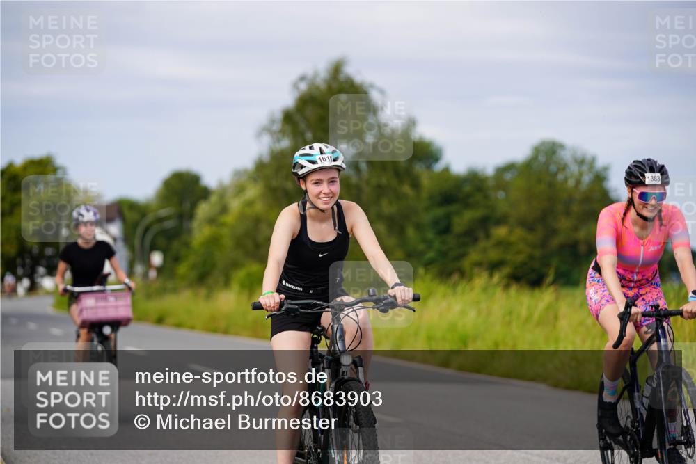31.08.2025 - Elbe Triathlon Hamburg Michael Burmester http://msf.ph/oto/8683903 31.08.2025 11:15:04 Radfahren 1383, 1616, 1617 meine-sportfotos.de
