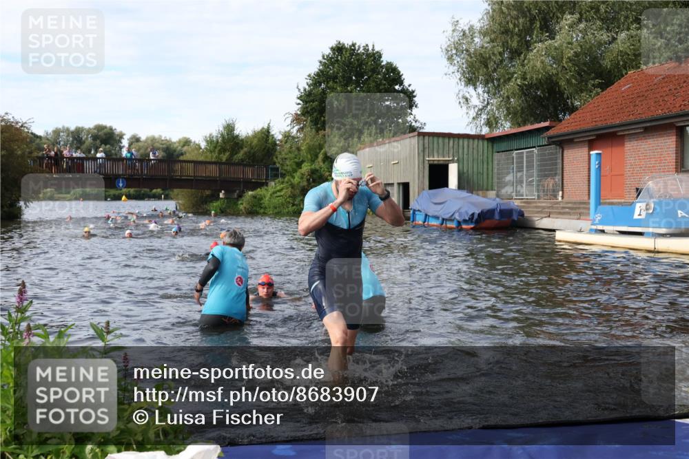 31.08.2025 - Elbe Triathlon Hamburg Luisa Fischer http://msf.ph/oto/8683907 31.08.2025 10:21:09 Schwimmen 1116, 1132, 1184, 1245 meine-sportfotos.de