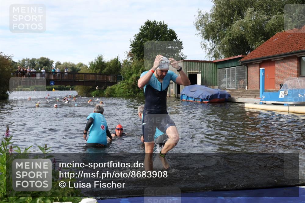 31.08.2025 - Elbe Triathlon Hamburg Luisa Fischer http://msf.ph/oto/8683908 31.08.2025 10:21:09 Schwimmen 1116, 1132, 1184, 1245 meine-sportfotos.de