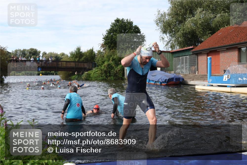 31.08.2025 - Elbe Triathlon Hamburg Luisa Fischer http://msf.ph/oto/8683909 31.08.2025 10:21:09 Schwimmen 1116, 1132, 1184, 1245 meine-sportfotos.de