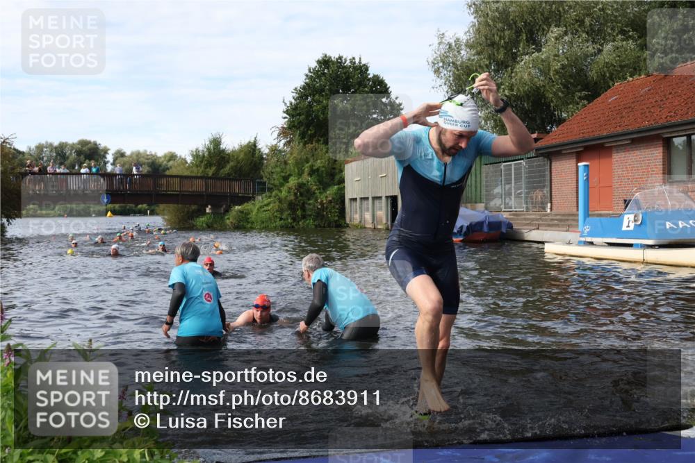31.08.2025 - Elbe Triathlon Hamburg Luisa Fischer http://msf.ph/oto/8683911 31.08.2025 10:21:10 Schwimmen 1116, 1132, 1184 meine-sportfotos.de