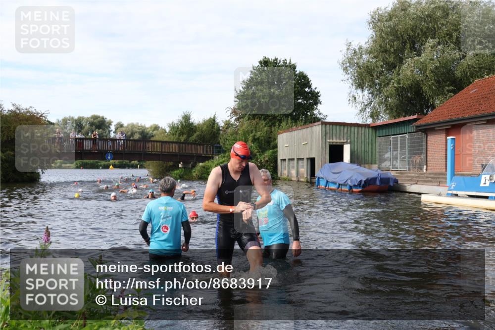 31.08.2025 - Elbe Triathlon Hamburg Luisa Fischer http://msf.ph/oto/8683917 31.08.2025 10:21:13 Schwimmen 1116, 1136, 1184 meine-sportfotos.de