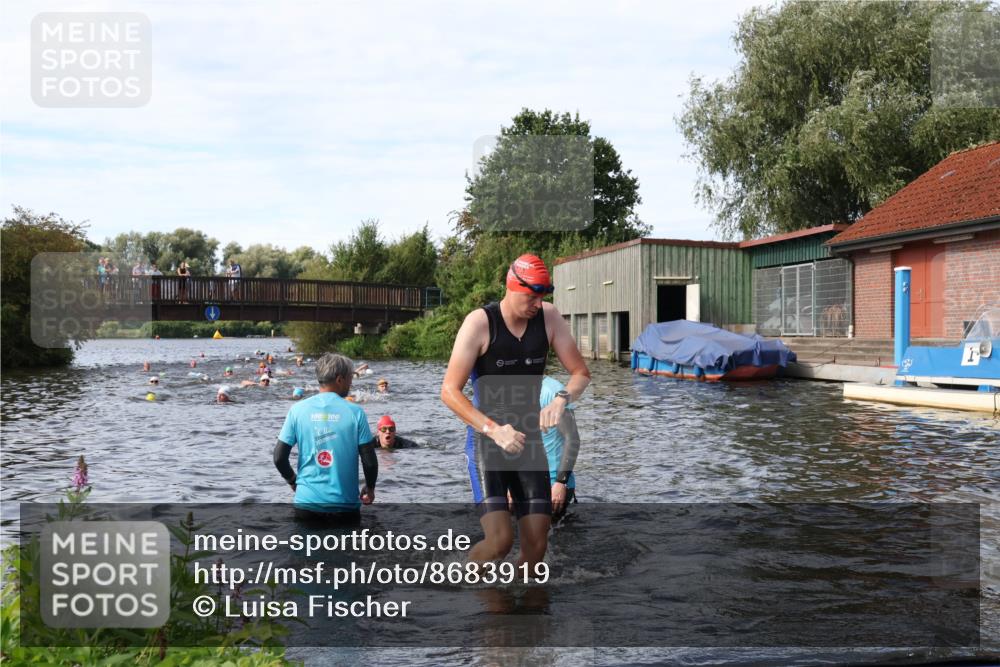 31.08.2025 - Elbe Triathlon Hamburg Luisa Fischer http://msf.ph/oto/8683919 31.08.2025 10:21:13 Schwimmen 1116, 1136, 1184 meine-sportfotos.de