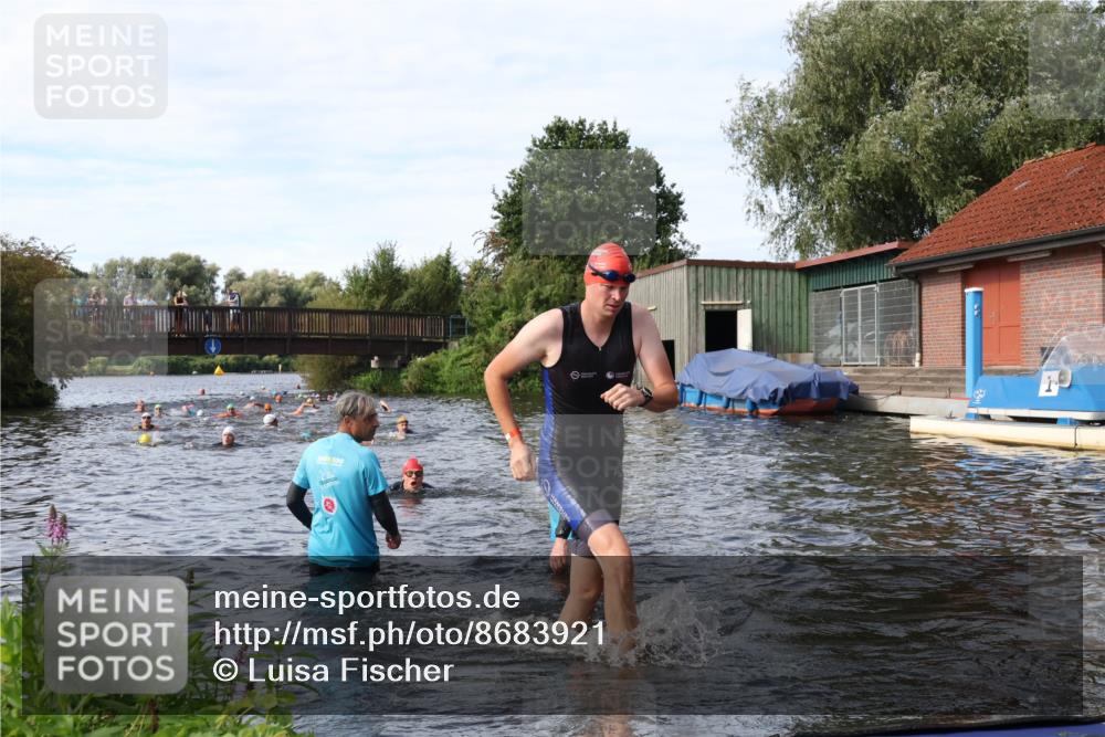 31.08.2025 - Elbe Triathlon Hamburg Luisa Fischer http://msf.ph/oto/8683921 31.08.2025 10:21:13 Schwimmen 1116, 1136, 1184 meine-sportfotos.de