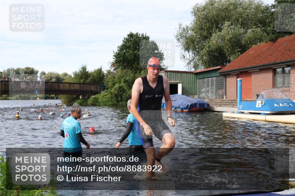 31.08.2025 - Elbe Triathlon Hamburg Luisa Fischer http://msf.ph/oto/8683922 31.08.2025 10:21:14 Schwimmen 1116, 1136, 1184 meine-sportfotos.de