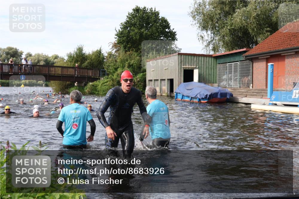 31.08.2025 - Elbe Triathlon Hamburg Luisa Fischer http://msf.ph/oto/8683926 31.08.2025 10:21:20 Schwimmen 1116, 1136 meine-sportfotos.de