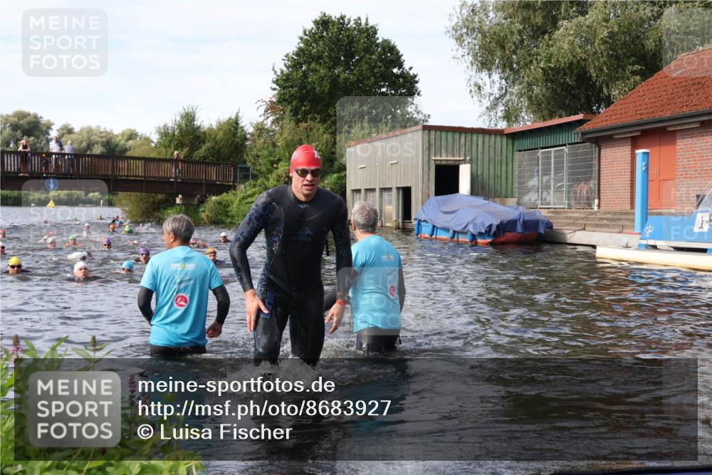 31.08.2025 - Elbe Triathlon Hamburg Luisa Fischer http://msf.ph/oto/8683927 31.08.2025 10:21:20 Schwimmen 1116, 1136 meine-sportfotos.de