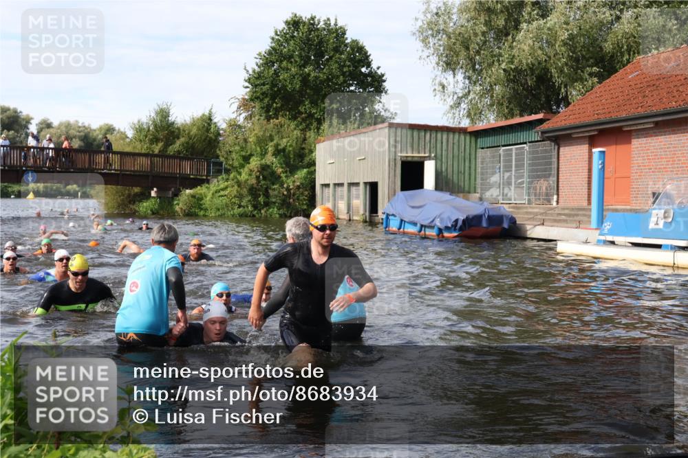 31.08.2025 - Elbe Triathlon Hamburg Luisa Fischer http://msf.ph/oto/8683934 31.08.2025 10:21:30 Schwimmen 1112, 1169, 1195, 1205, 1213 meine-sportfotos.de