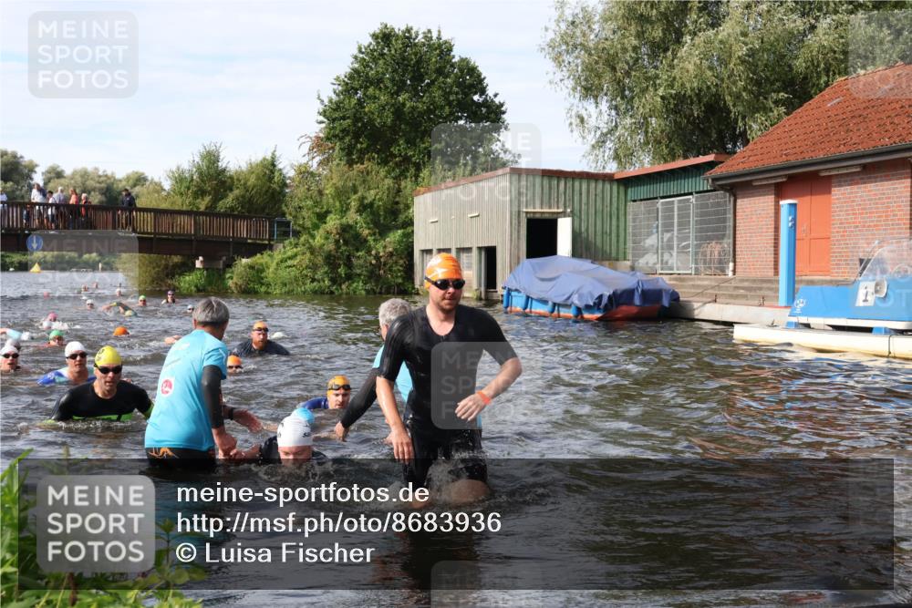 31.08.2025 - Elbe Triathlon Hamburg Luisa Fischer http://msf.ph/oto/8683936 31.08.2025 10:21:30 Schwimmen 1112, 1169, 1195, 1205, 1213 meine-sportfotos.de