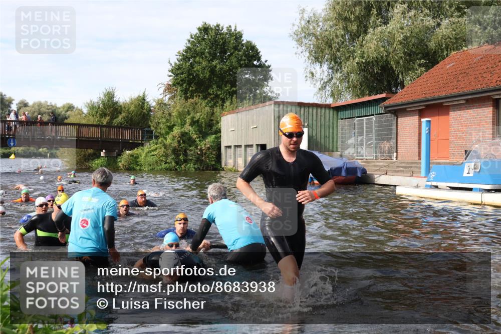 31.08.2025 - Elbe Triathlon Hamburg Luisa Fischer http://msf.ph/oto/8683938 31.08.2025 10:21:31 Schwimmen 1112, 1169, 1195, 1205, 1213, 1223 meine-sportfotos.de