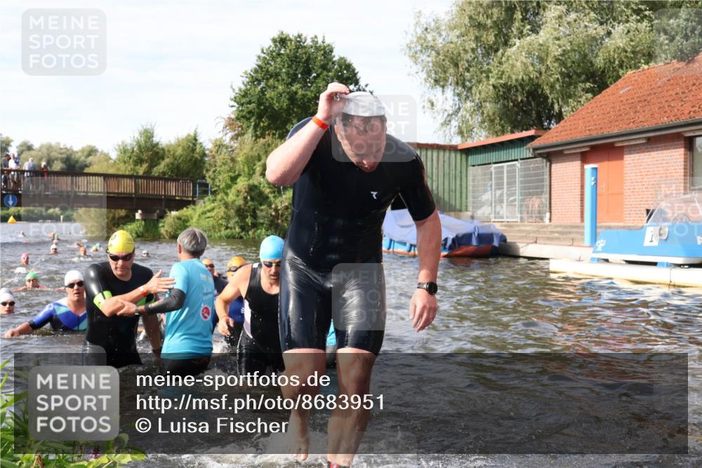 31.08.2025 - Elbe Triathlon Hamburg Luisa Fischer http://msf.ph/oto/8683951 31.08.2025 10:21:33 Schwimmen 1112, 1139, 1169, 1195, 1205, 1213, 1223, 1238 meine-sportfotos.de