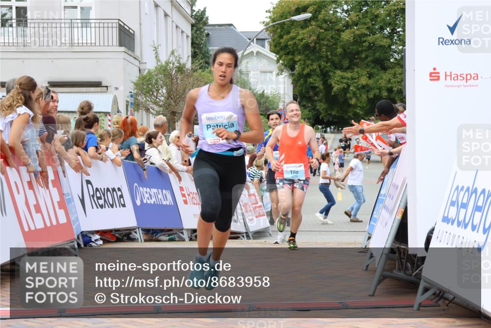 31.08.2025 - 21. Blankeneser Heldenlauf Strokosch-Dieckow http://msf.ph/oto/8683958 31.08.2025 12:03:27 Ziel 4256, 4418, 4151, 4032 meine-sportfotos.de
