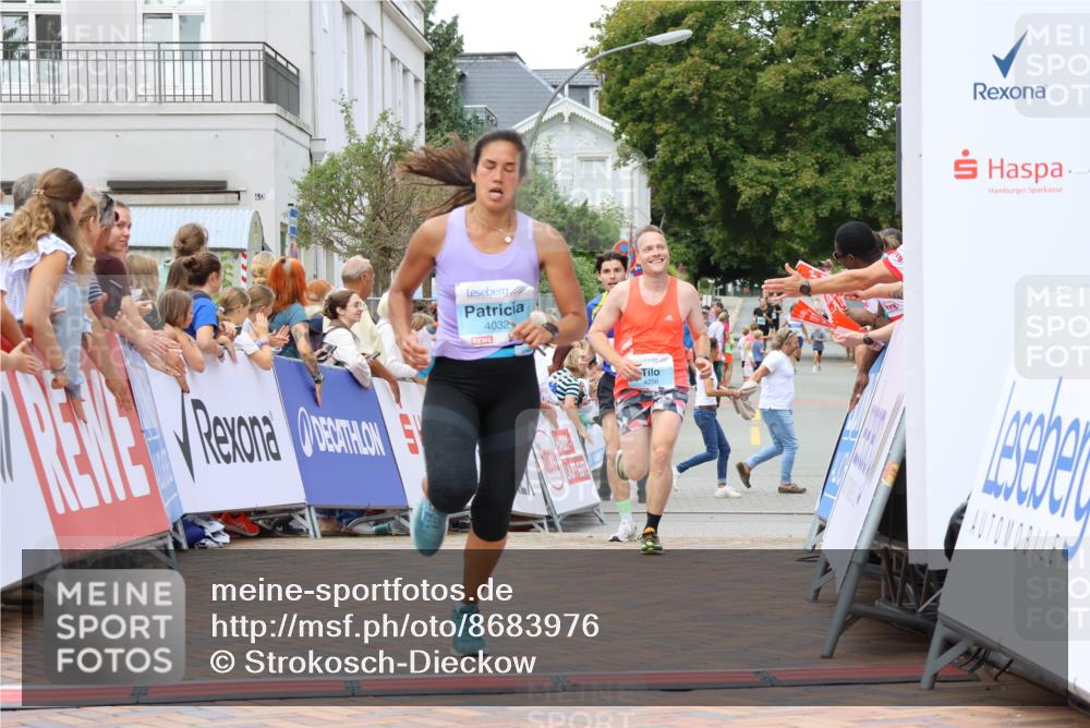 31.08.2025 - 21. Blankeneser Heldenlauf Strokosch-Dieckow http://msf.ph/oto/8683976 31.08.2025 12:03:27 Ziel 4256, 4418, 4151, 4032 meine-sportfotos.de