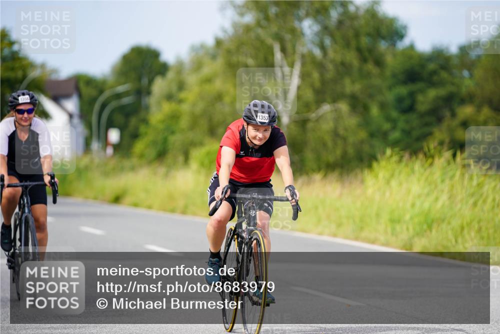 31.08.2025 - Elbe Triathlon Hamburg Michael Burmester http://msf.ph/oto/8683979 31.08.2025 11:16:02 Radfahren 1353, 1358 meine-sportfotos.de