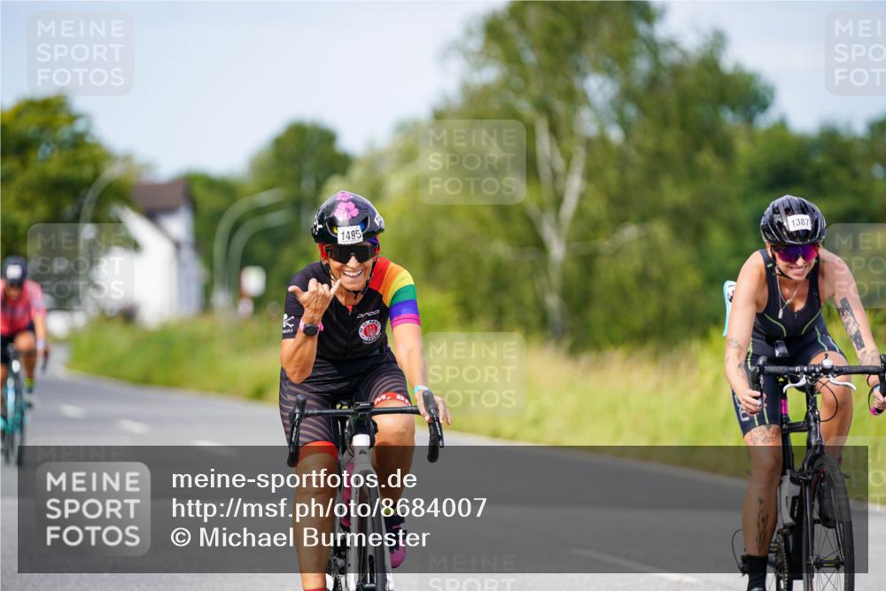 31.08.2025 - Elbe Triathlon Hamburg Michael Burmester http://msf.ph/oto/8684007 31.08.2025 11:16:19 Radfahren 1387, 1495, 1503 meine-sportfotos.de
