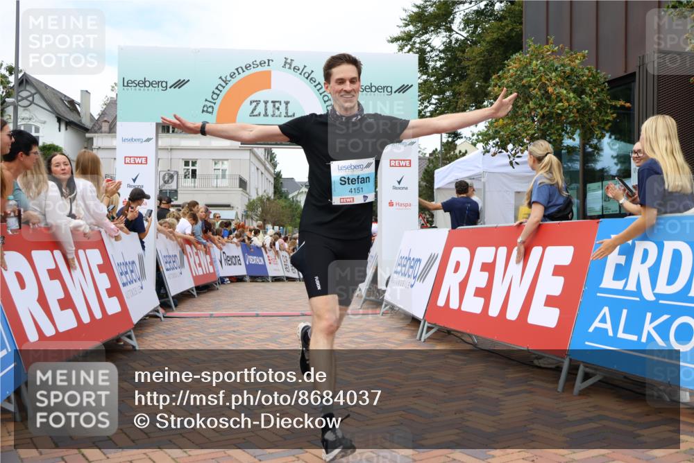31.08.2025 - 21. Blankeneser Heldenlauf Strokosch-Dieckow http://msf.ph/oto/8684037 31.08.2025 12:03:22 Ziel 4151, 4032 meine-sportfotos.de