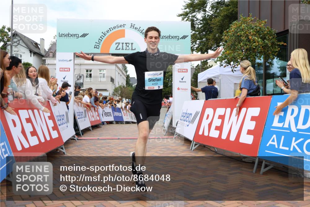 31.08.2025 - 21. Blankeneser Heldenlauf Strokosch-Dieckow http://msf.ph/oto/8684048 31.08.2025 12:03:22 Ziel 4151, 4032 meine-sportfotos.de