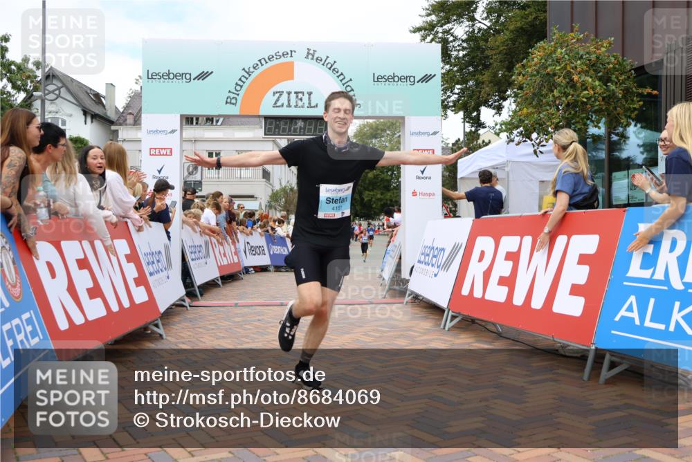 31.08.2025 - 21. Blankeneser Heldenlauf Strokosch-Dieckow http://msf.ph/oto/8684069 31.08.2025 12:03:22 Ziel 4151, 4032 meine-sportfotos.de