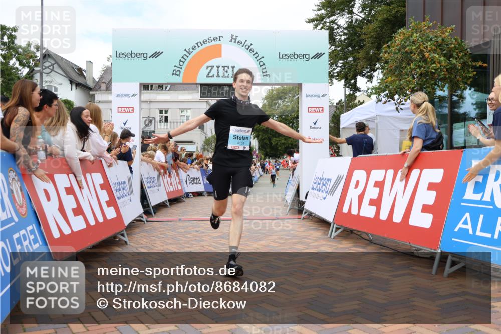 31.08.2025 - 21. Blankeneser Heldenlauf Strokosch-Dieckow http://msf.ph/oto/8684082 31.08.2025 12:03:22 Ziel 4151, 4032 meine-sportfotos.de