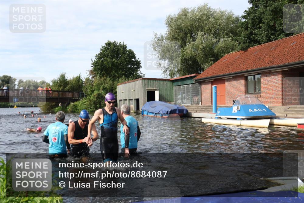 31.08.2025 - Elbe Triathlon Hamburg Luisa Fischer http://msf.ph/oto/8684087 31.08.2025 10:22:16 Schwimmen 1150, 1228, 1231, 1235 meine-sportfotos.de