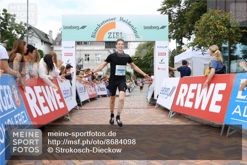 31.08.2025 - 21. Blankeneser Heldenlauf Strokosch-Dieckow http://msf.ph/oto/8684098 31.08.2025 12:03:22 Ziel 4151, 4032 meine-sportfotos.de