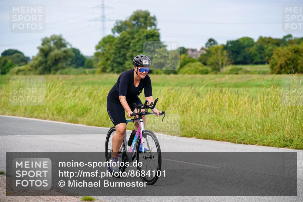 31.08.2025 - Elbe Triathlon Hamburg Michael Burmester http://msf.ph/oto/8684101 31.08.2025 11:17:57 Radfahren 1351, 1402, 1417 meine-sportfotos.de