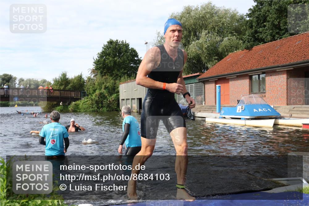31.08.2025 - Elbe Triathlon Hamburg Luisa Fischer http://msf.ph/oto/8684103 31.08.2025 10:22:20 Schwimmen 1150, 1170, 1231, 1235 meine-sportfotos.de