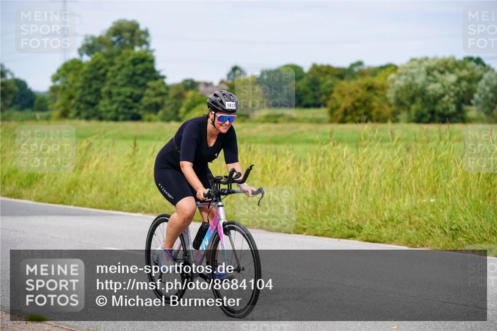 31.08.2025 - Elbe Triathlon Hamburg Michael Burmester http://msf.ph/oto/8684104 31.08.2025 11:17:57 Radfahren 1351, 1402, 1417 meine-sportfotos.de