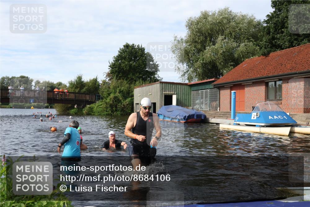 31.08.2025 - Elbe Triathlon Hamburg Luisa Fischer http://msf.ph/oto/8684106 31.08.2025 10:22:25 Schwimmen 1126, 1170, 1235, 1237 meine-sportfotos.de