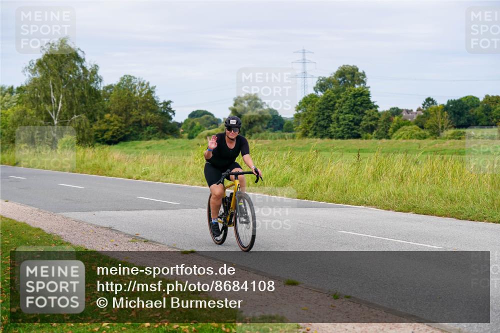 31.08.2025 - Elbe Triathlon Hamburg Michael Burmester http://msf.ph/oto/8684108 31.08.2025 11:18:00 Radfahren 1402, 1417, 1610 meine-sportfotos.de
