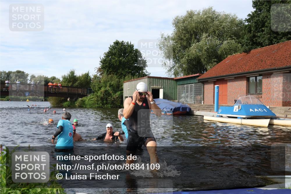 31.08.2025 - Elbe Triathlon Hamburg Luisa Fischer http://msf.ph/oto/8684109 31.08.2025 10:22:26 Schwimmen 1126, 1170, 1237 meine-sportfotos.de