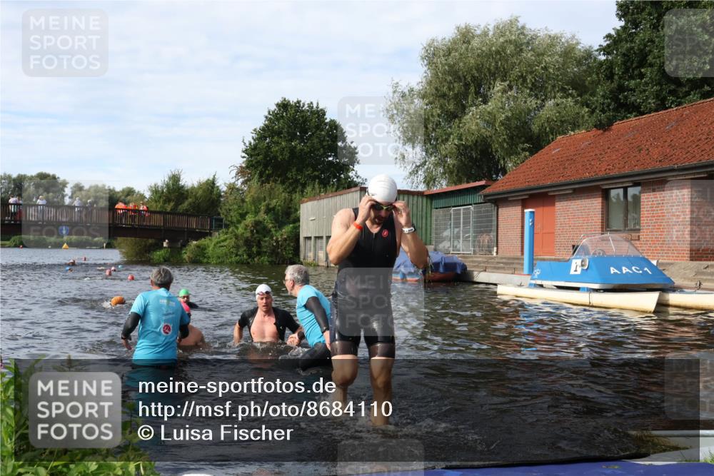 31.08.2025 - Elbe Triathlon Hamburg Luisa Fischer http://msf.ph/oto/8684110 31.08.2025 10:22:26 Schwimmen 1126, 1170, 1237 meine-sportfotos.de