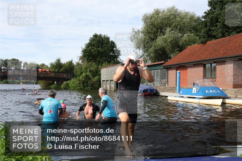 31.08.2025 - Elbe Triathlon Hamburg Luisa Fischer http://msf.ph/oto/8684111 31.08.2025 10:22:26 Schwimmen 1126, 1170, 1237 meine-sportfotos.de