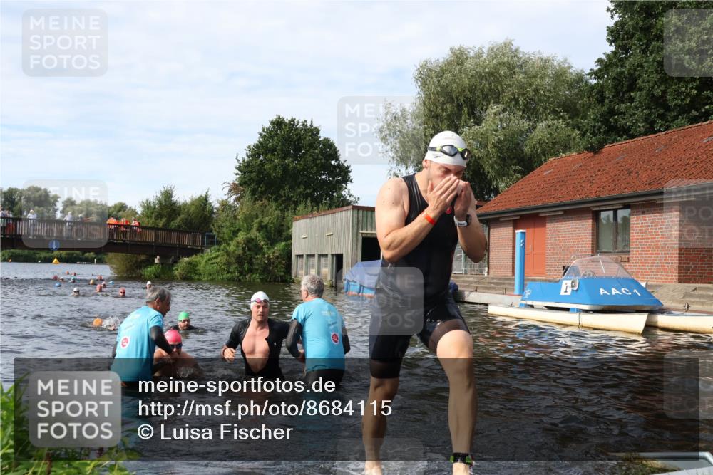 31.08.2025 - Elbe Triathlon Hamburg Luisa Fischer http://msf.ph/oto/8684115 31.08.2025 10:22:27 Schwimmen 1126, 1170, 1237 meine-sportfotos.de
