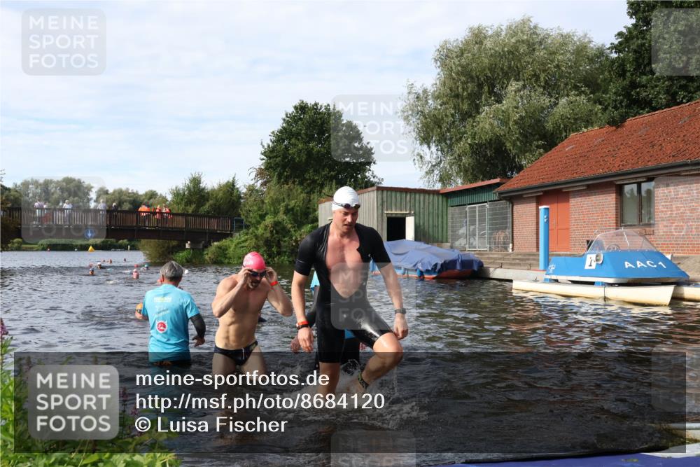 31.08.2025 - Elbe Triathlon Hamburg Luisa Fischer http://msf.ph/oto/8684120 31.08.2025 10:22:29 Schwimmen 1126, 1152, 1170, 1237 meine-sportfotos.de