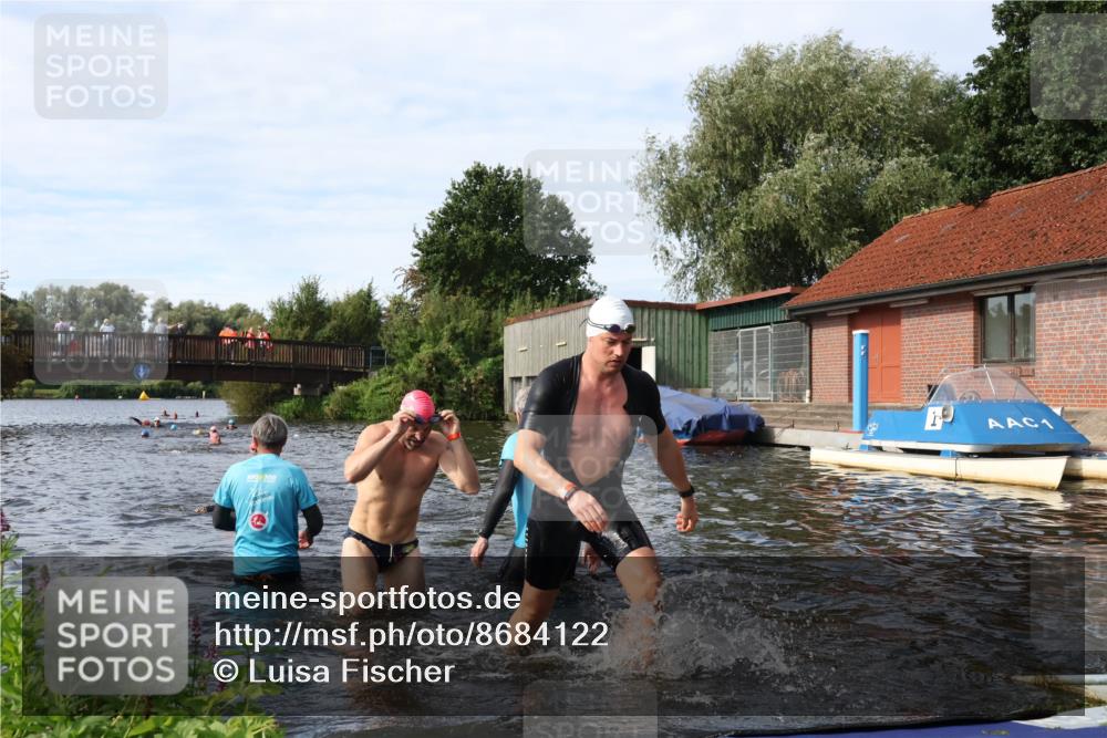 31.08.2025 - Elbe Triathlon Hamburg Luisa Fischer http://msf.ph/oto/8684122 31.08.2025 10:22:30 Schwimmen 1126, 1152, 1170, 1237 meine-sportfotos.de