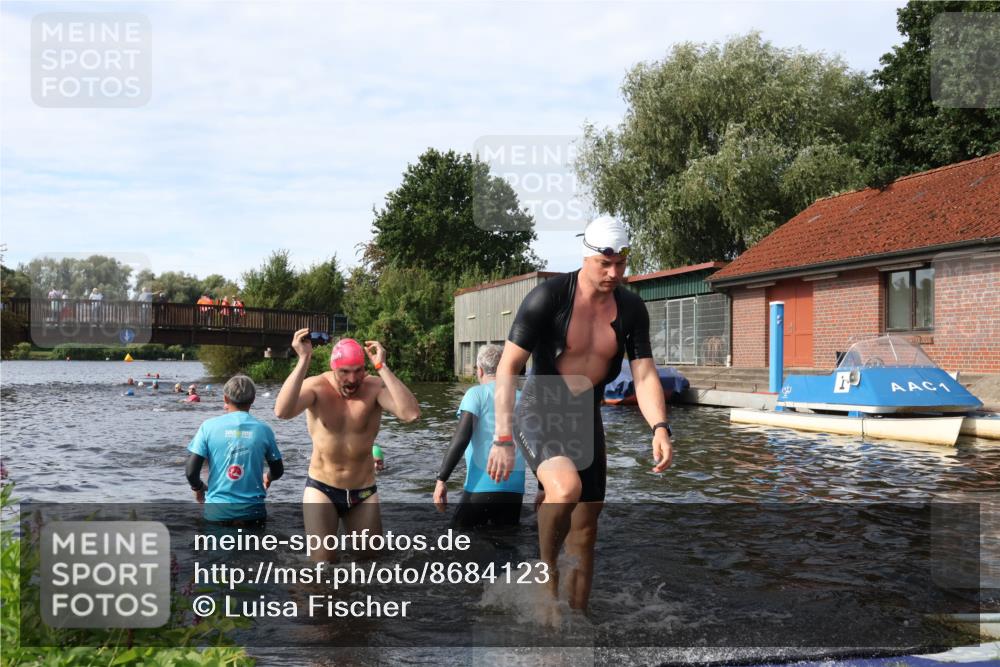 31.08.2025 - Elbe Triathlon Hamburg Luisa Fischer http://msf.ph/oto/8684123 31.08.2025 10:22:30 Schwimmen 1126, 1152, 1170, 1237 meine-sportfotos.de