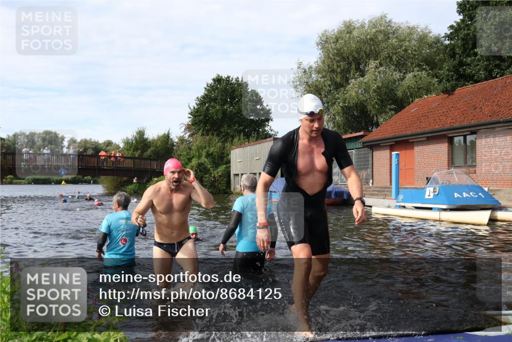 31.08.2025 - Elbe Triathlon Hamburg Luisa Fischer http://msf.ph/oto/8684125 31.08.2025 10:22:30 Schwimmen 1126, 1152, 1170, 1237 meine-sportfotos.de