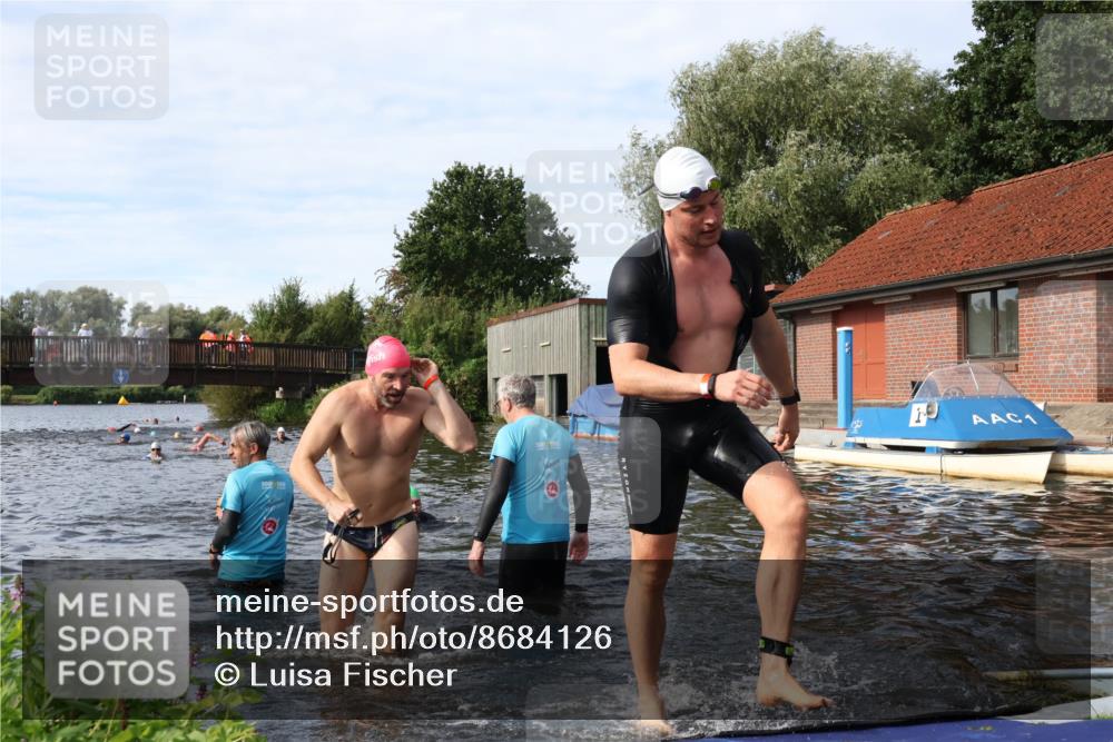 31.08.2025 - Elbe Triathlon Hamburg Luisa Fischer http://msf.ph/oto/8684126 31.08.2025 10:22:31 Schwimmen 1126, 1152, 1170, 1237 meine-sportfotos.de
