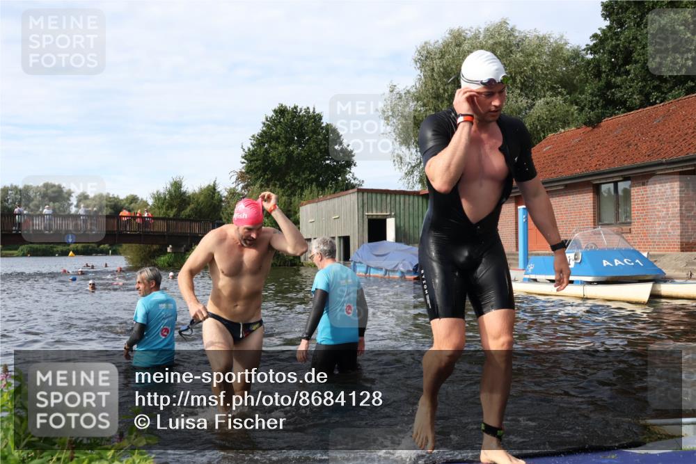 31.08.2025 - Elbe Triathlon Hamburg Luisa Fischer http://msf.ph/oto/8684128 31.08.2025 10:22:31 Schwimmen 1126, 1152, 1170, 1237 meine-sportfotos.de