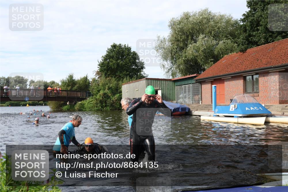 31.08.2025 - Elbe Triathlon Hamburg Luisa Fischer http://msf.ph/oto/8684135 31.08.2025 10:22:37 Schwimmen 1126, 1137, 1152, 1237 meine-sportfotos.de