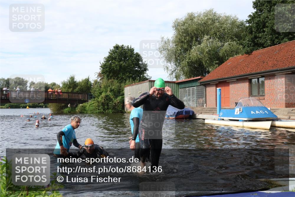 31.08.2025 - Elbe Triathlon Hamburg Luisa Fischer http://msf.ph/oto/8684136 31.08.2025 10:22:37 Schwimmen 1126, 1137, 1152, 1237 meine-sportfotos.de