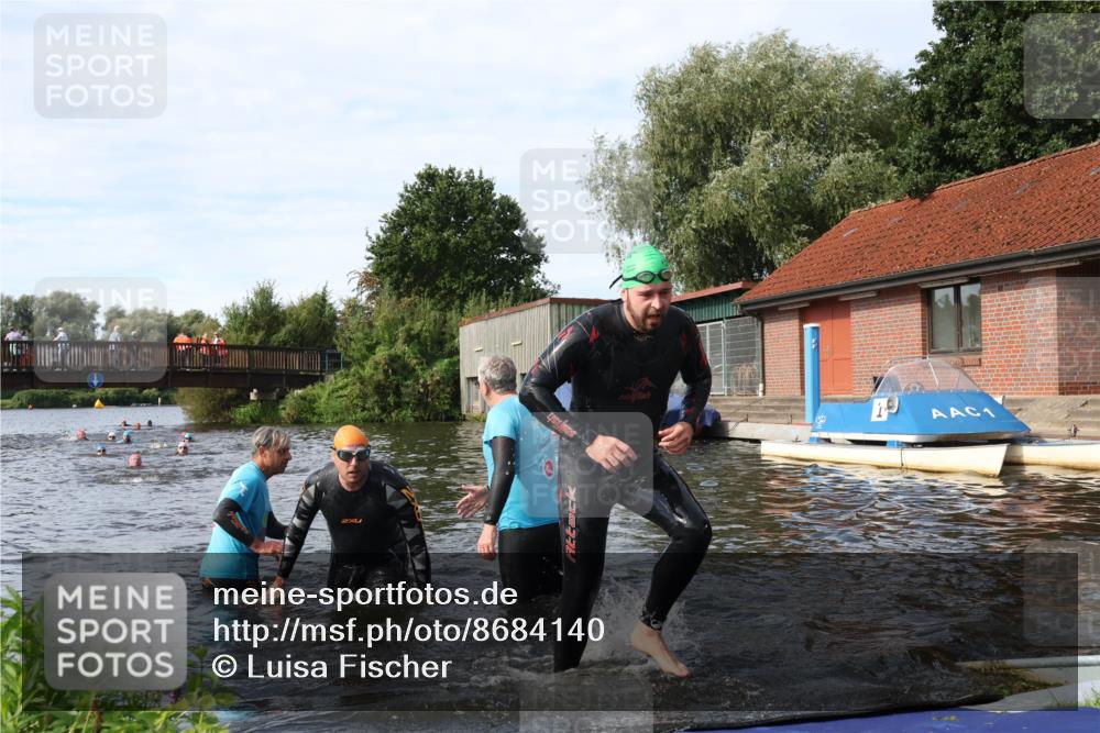 31.08.2025 - Elbe Triathlon Hamburg Luisa Fischer http://msf.ph/oto/8684140 31.08.2025 10:22:38 Schwimmen 1137, 1152 meine-sportfotos.de