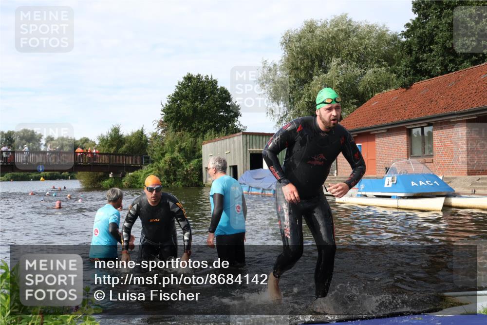 31.08.2025 - Elbe Triathlon Hamburg Luisa Fischer http://msf.ph/oto/8684142 31.08.2025 10:22:38 Schwimmen 1137, 1152 meine-sportfotos.de